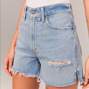 Abercrombie High Rise 4” Mom Short